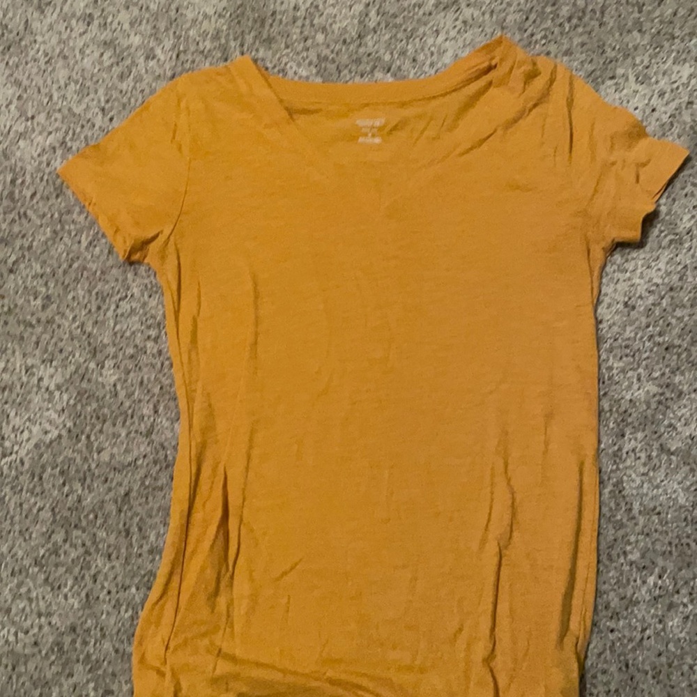 Gold Mossimo tshirt
